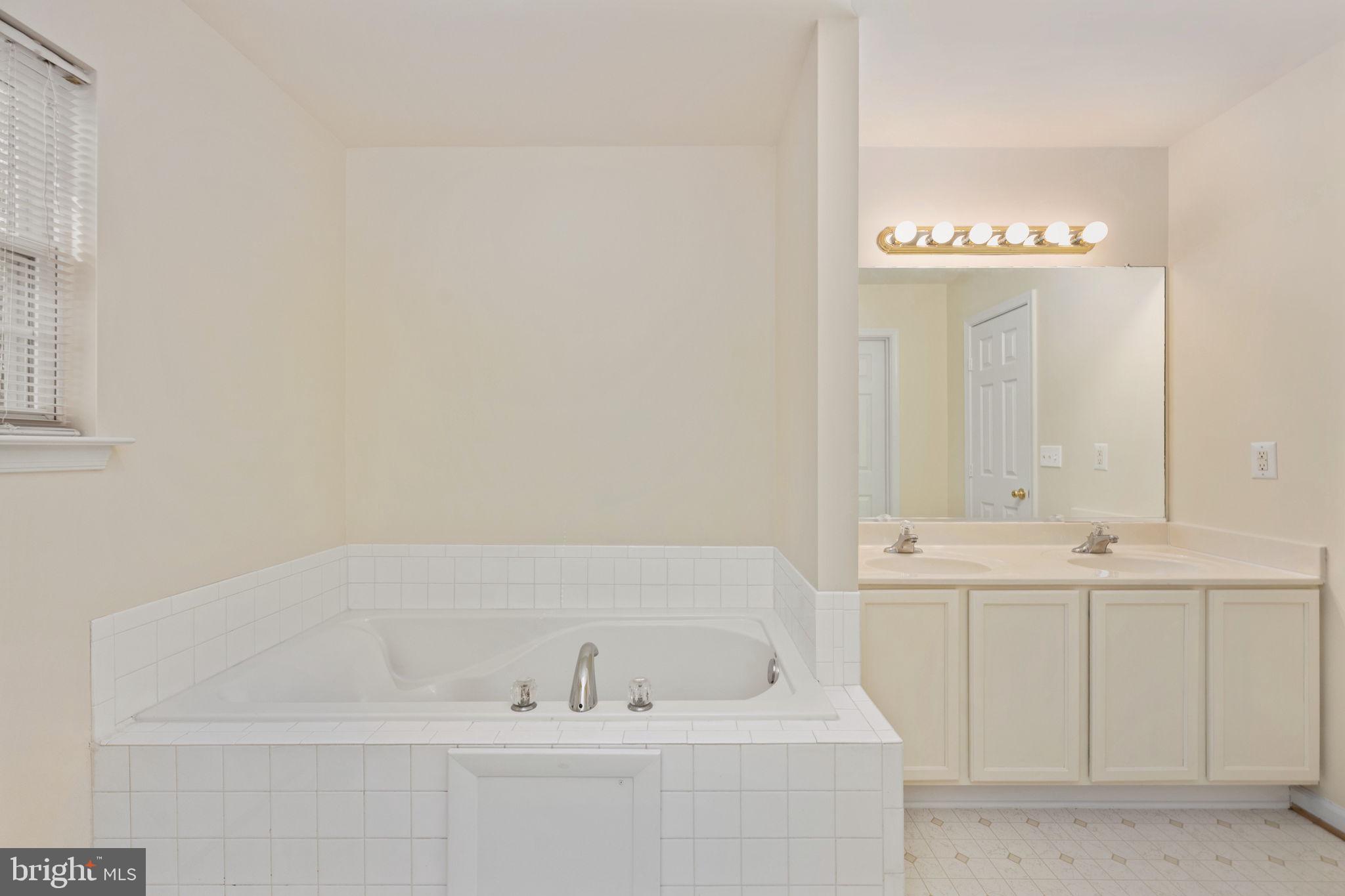 PRESIDENTIAL LAKES - Residential