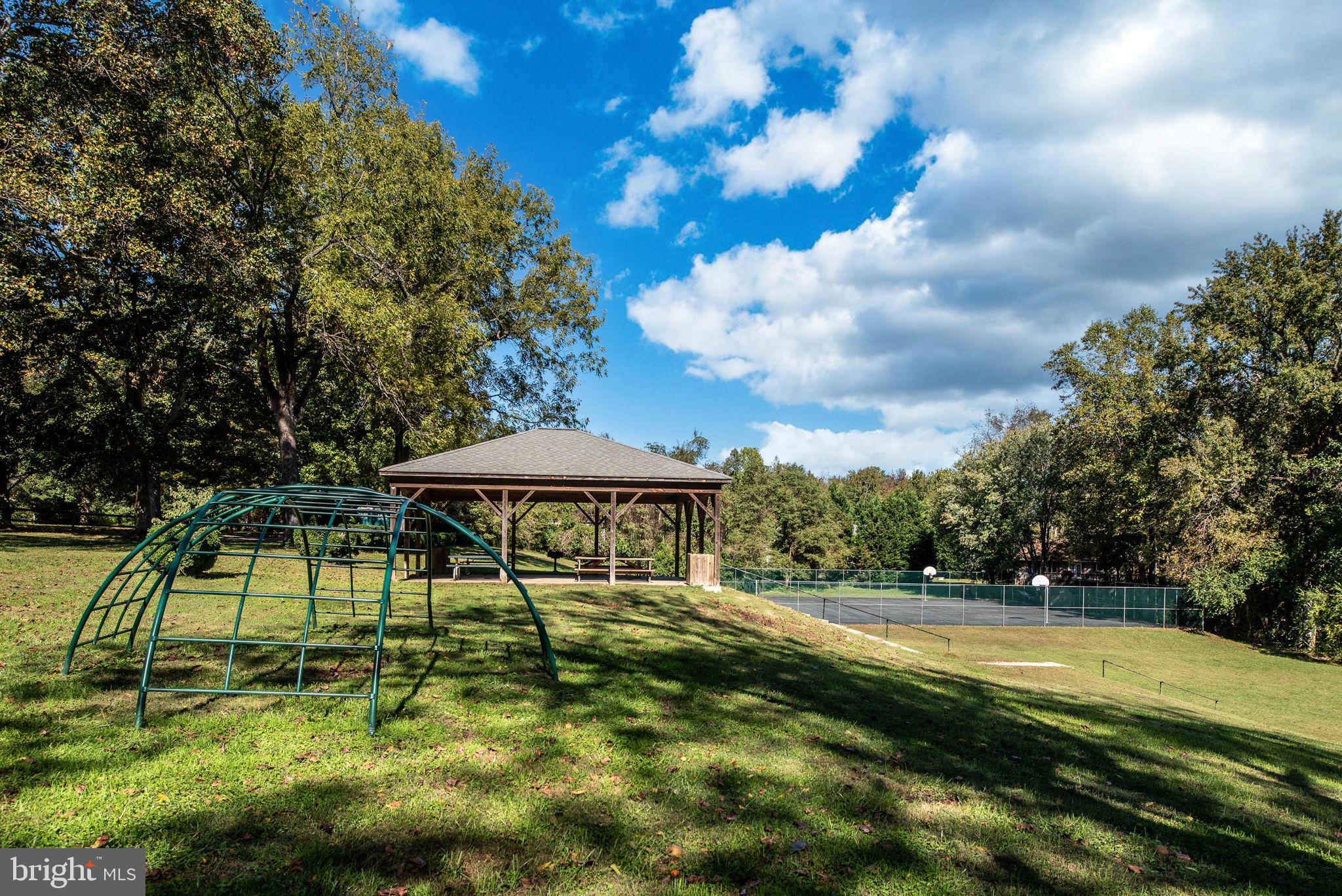PRESIDENTIAL LAKES - Residential