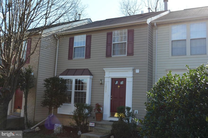 Immaculate little Creme Puff available Feb. 1st. Great Rental in the Lake Ridge Area,  Wood Floors, Recently Painted, Newer Upper Level Carpet.  3 Bedrooms, 2 full and 2 half baths, Lower Level Wood Burning Fireplace, Walk-Out to Fenced Rear Yard which backs to Trees. Huge Deck off of Kitchen.  Washer and Dryer.