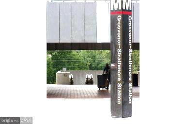 PARKSIDE CONDOMINIUMS - Residential Lease