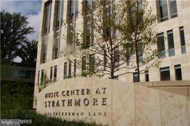 PARKSIDE CONDOMINIUMS - Residential Lease