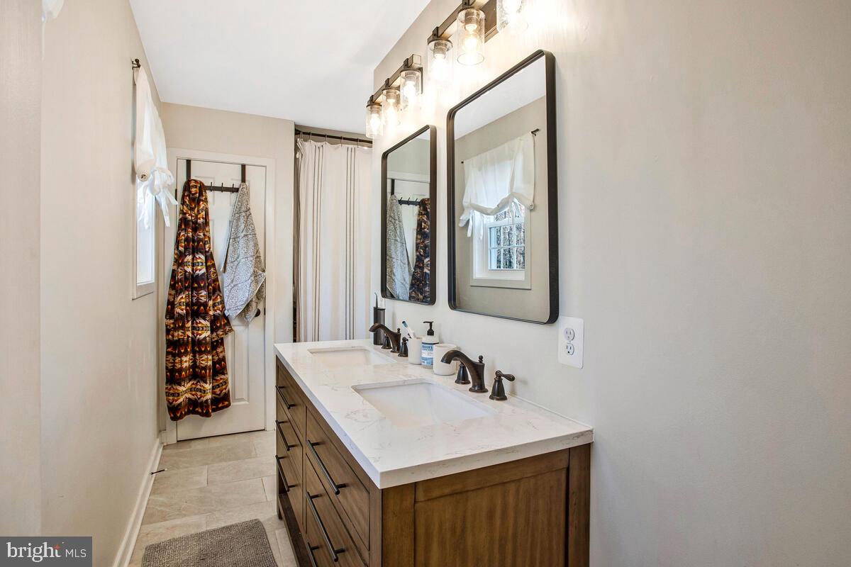 LAKE KARYLBROOK - Residential