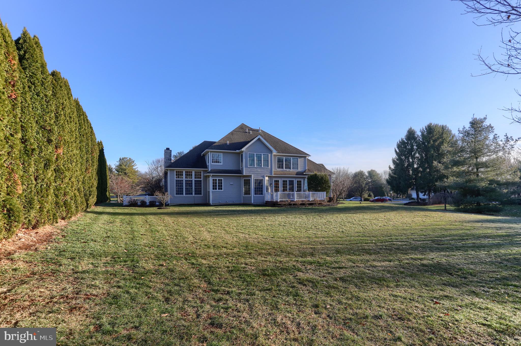 COUNTRY CLUB VIEW - Residential