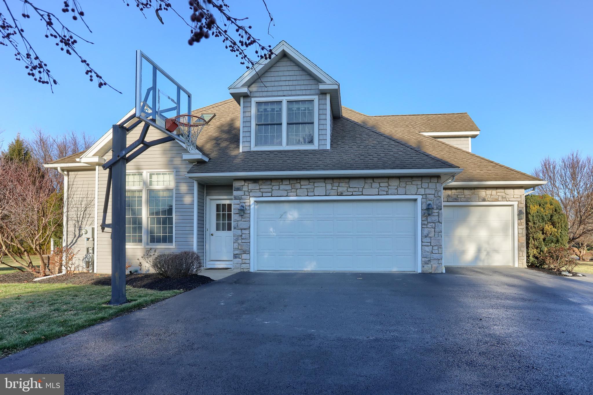 COUNTRY CLUB VIEW - Residential
