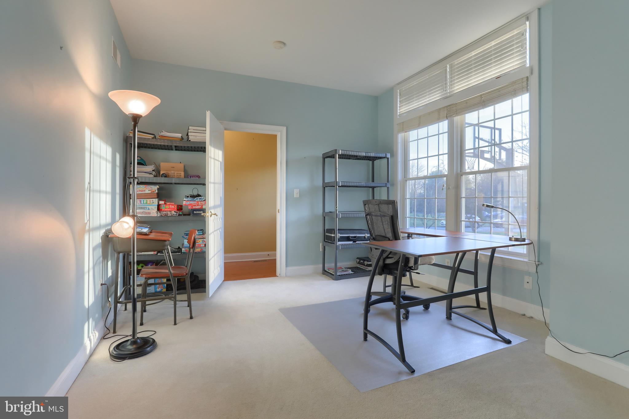 COUNTRY CLUB VIEW - Residential