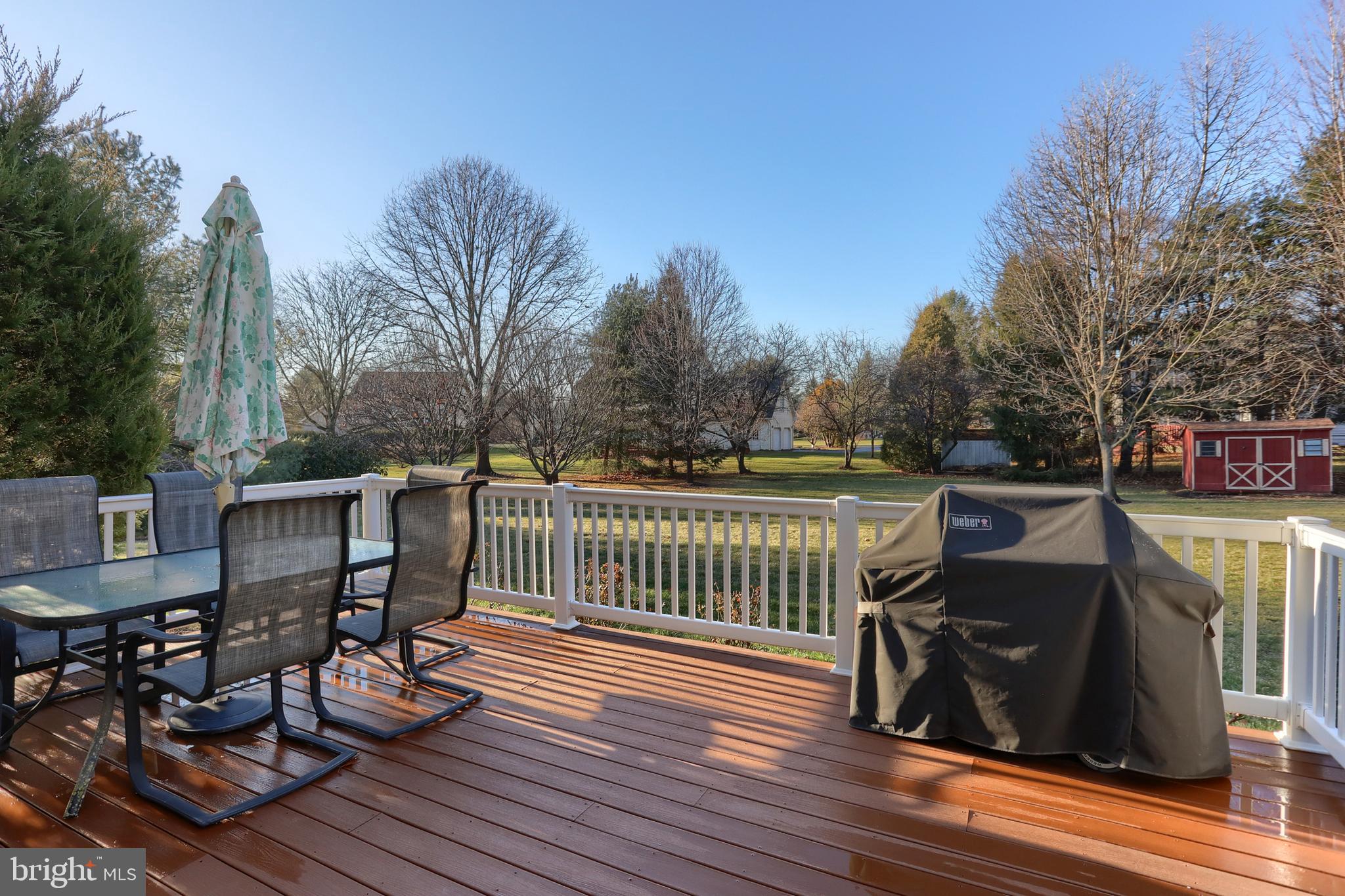 COUNTRY CLUB VIEW - Residential