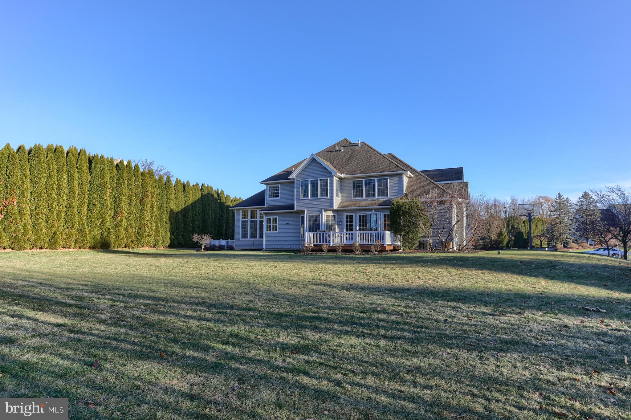 COUNTRY CLUB VIEW - Residential