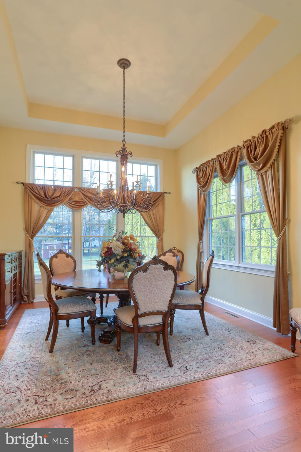 COUNTRY CLUB VIEW - Residential