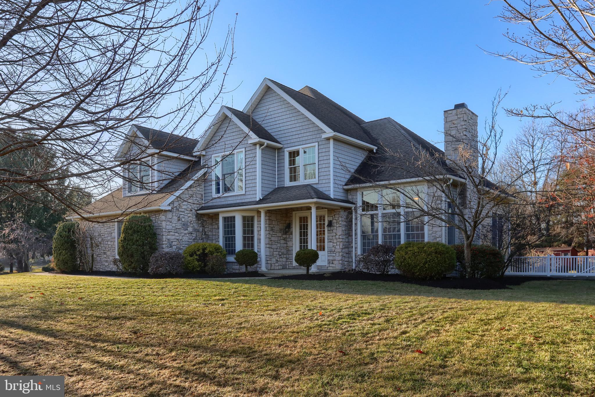 COUNTRY CLUB VIEW - Residential