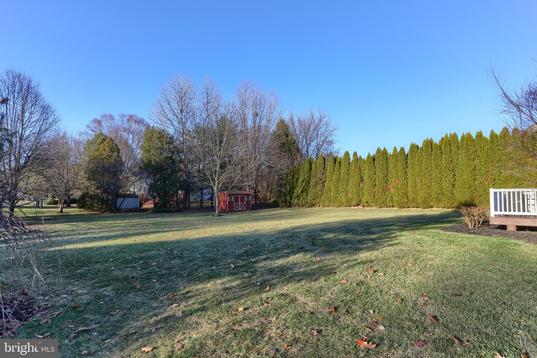 COUNTRY CLUB VIEW - Residential