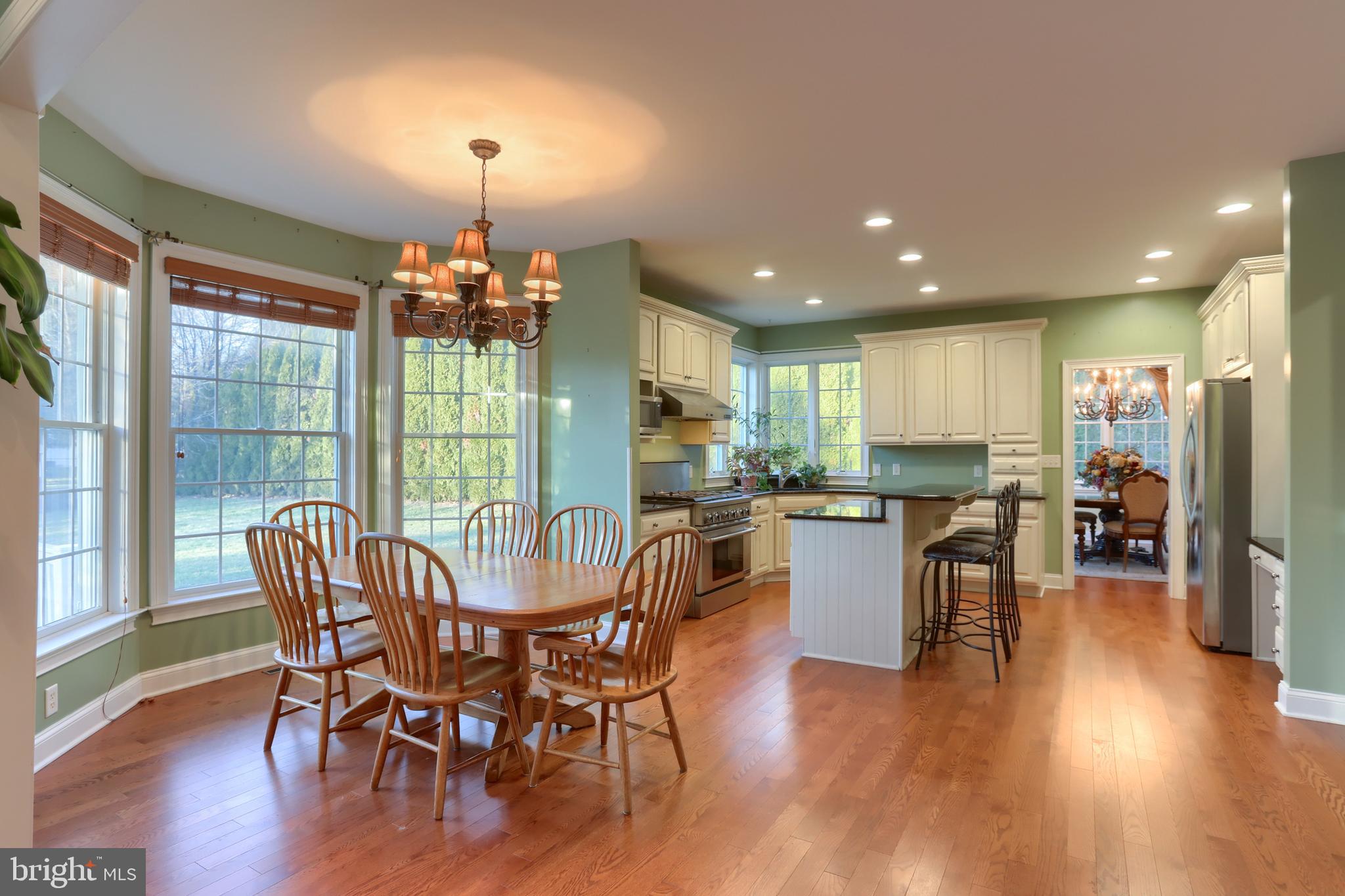 COUNTRY CLUB VIEW - Residential