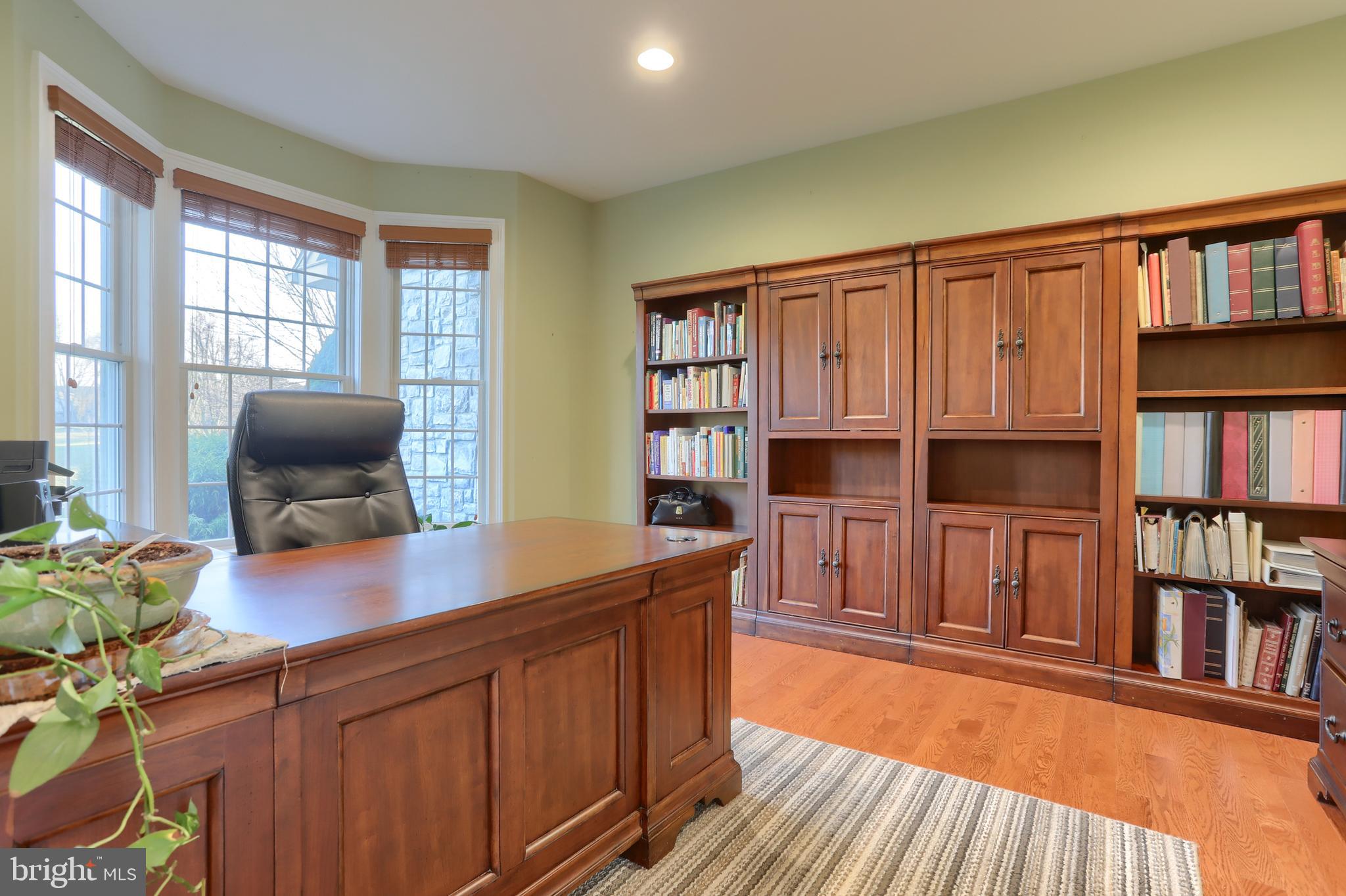 COUNTRY CLUB VIEW - Residential