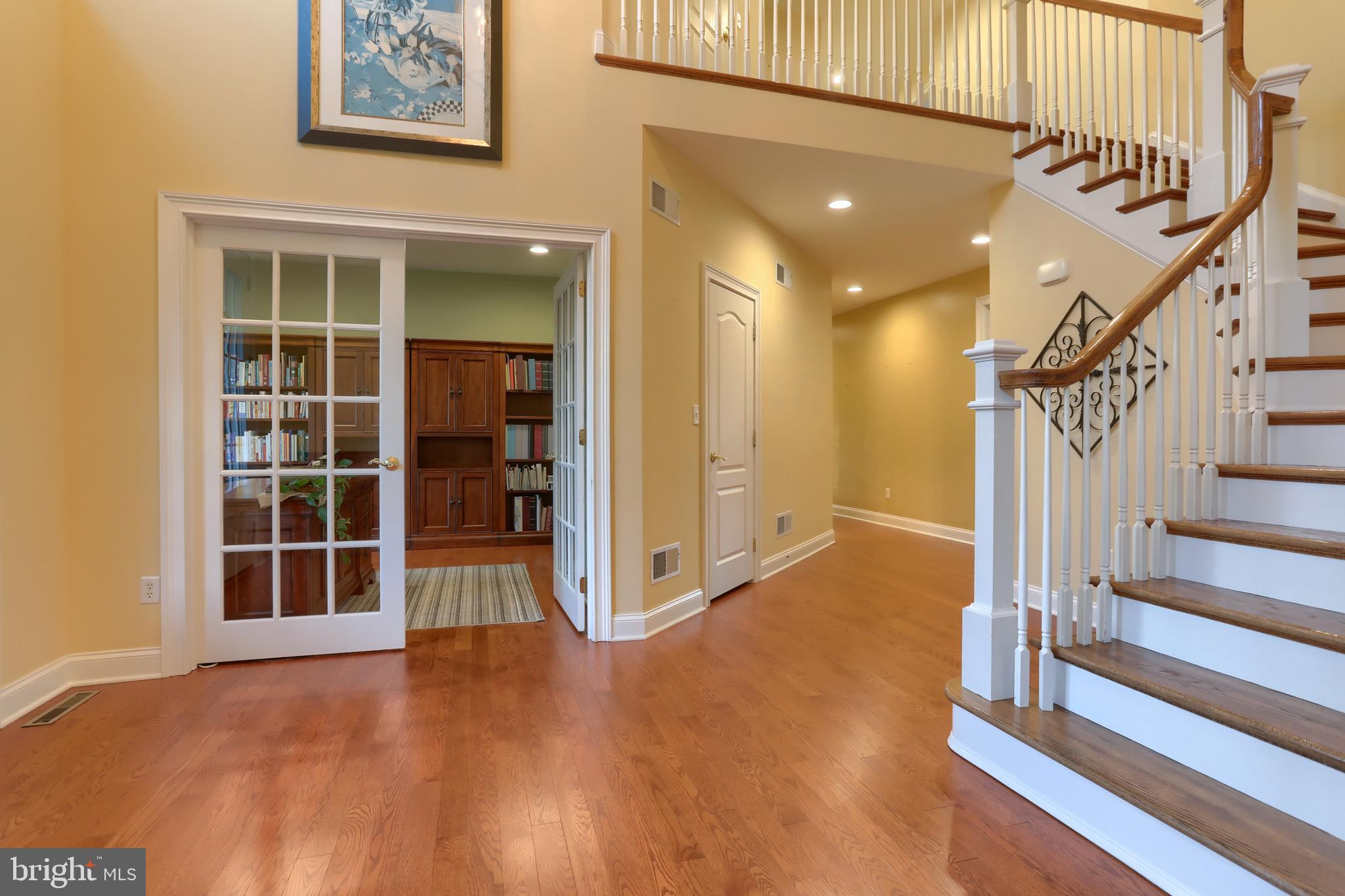 COUNTRY CLUB VIEW - Residential