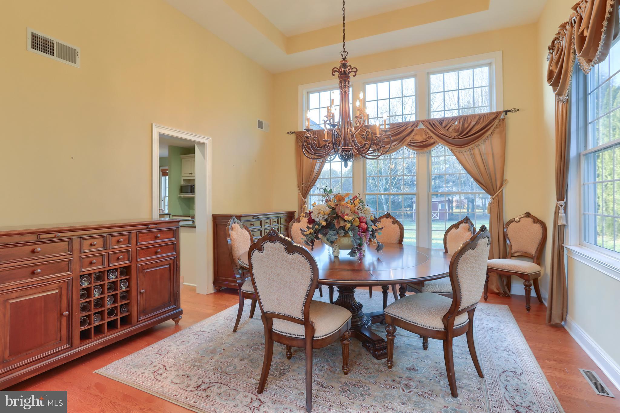 COUNTRY CLUB VIEW - Residential