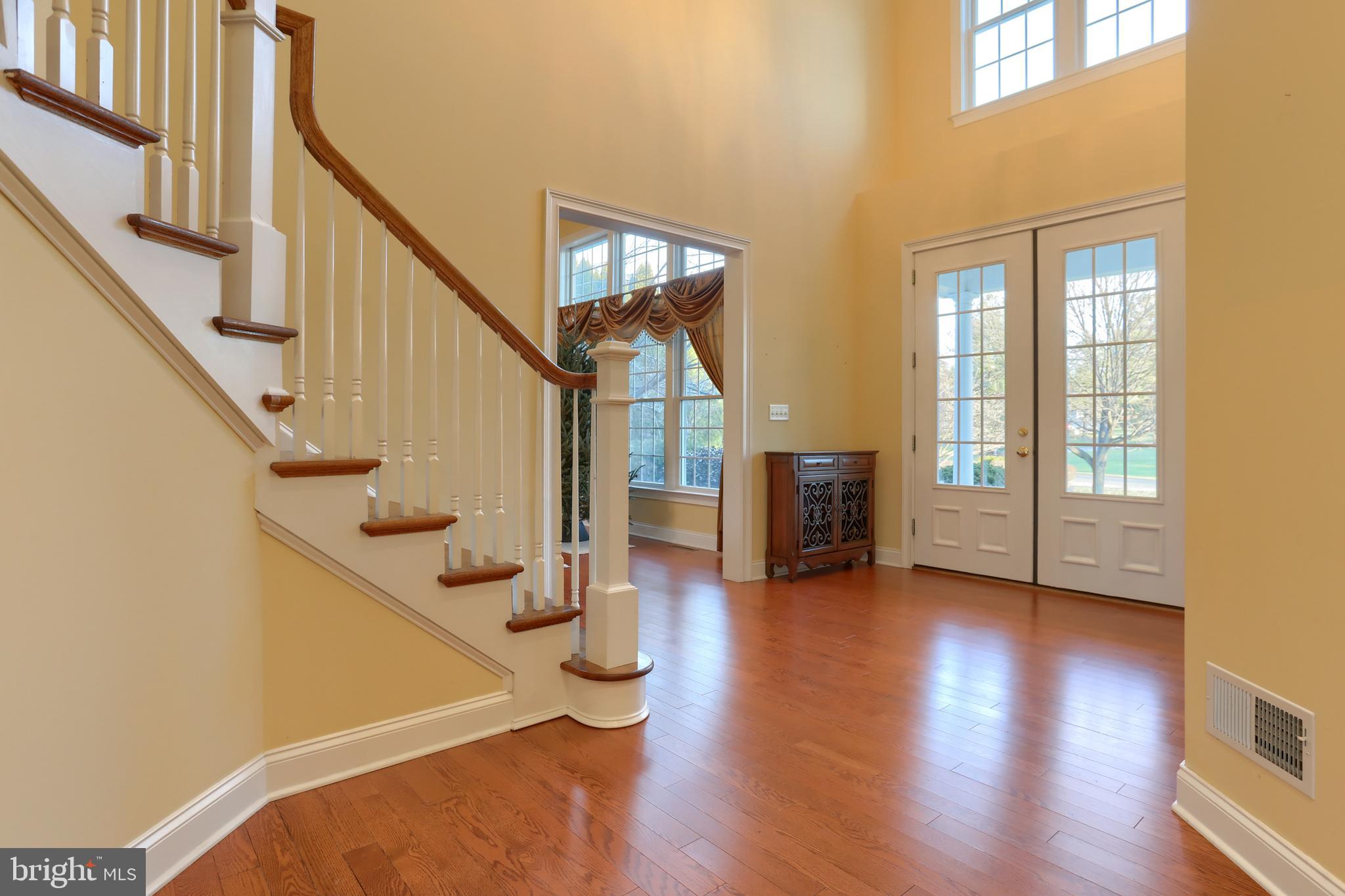 COUNTRY CLUB VIEW - Residential