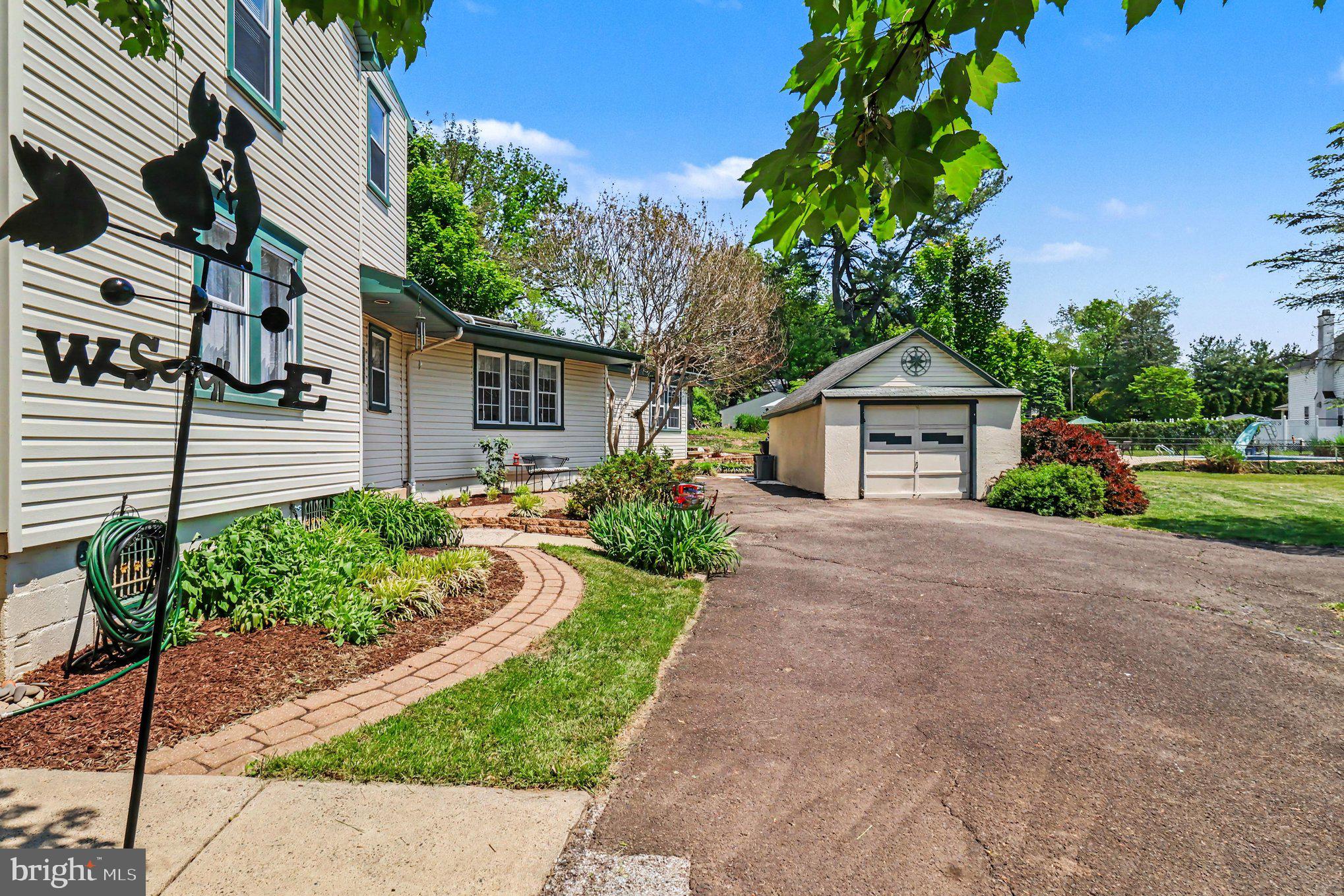 HILLSIDE MANOR - Residential