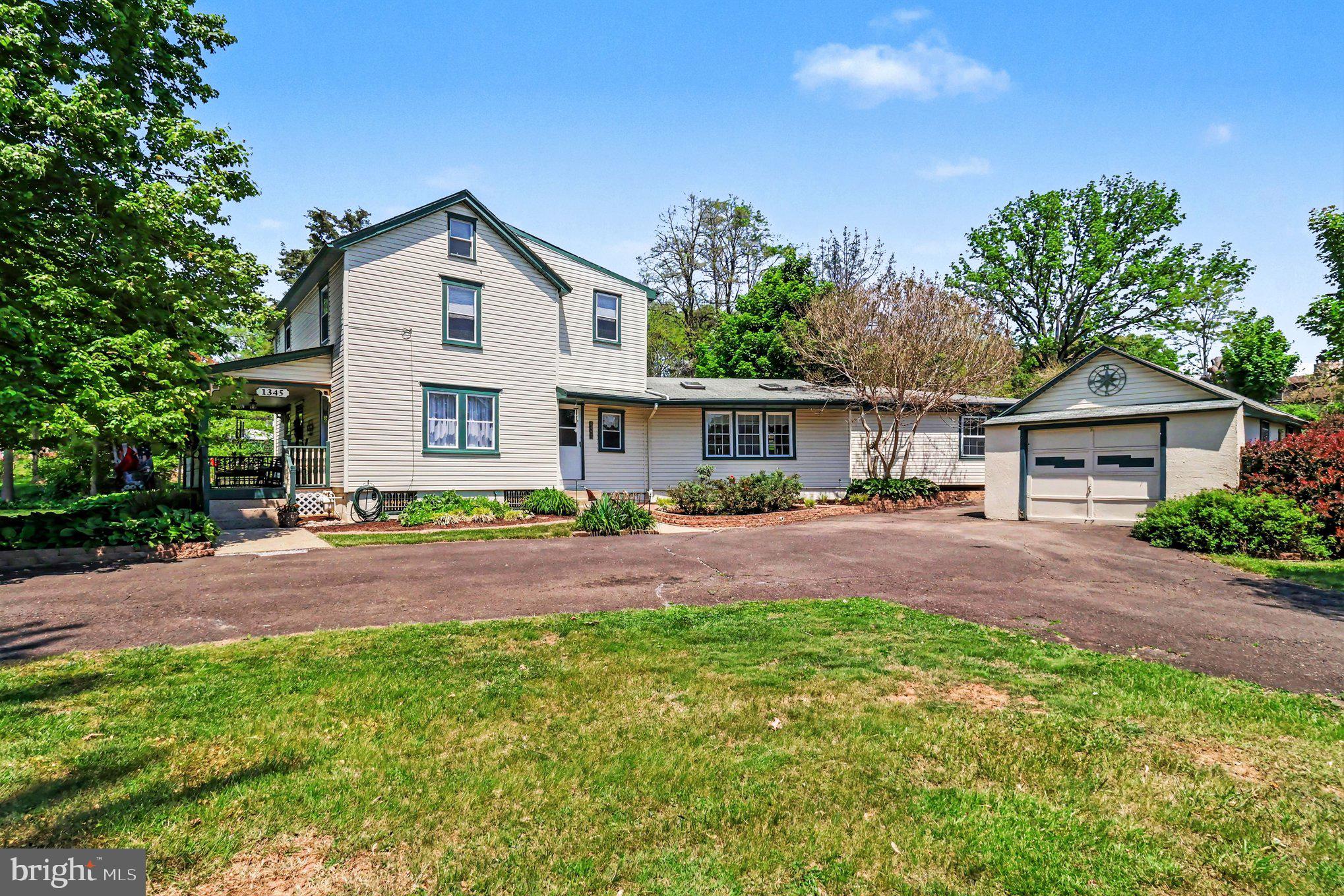 HILLSIDE MANOR - Residential