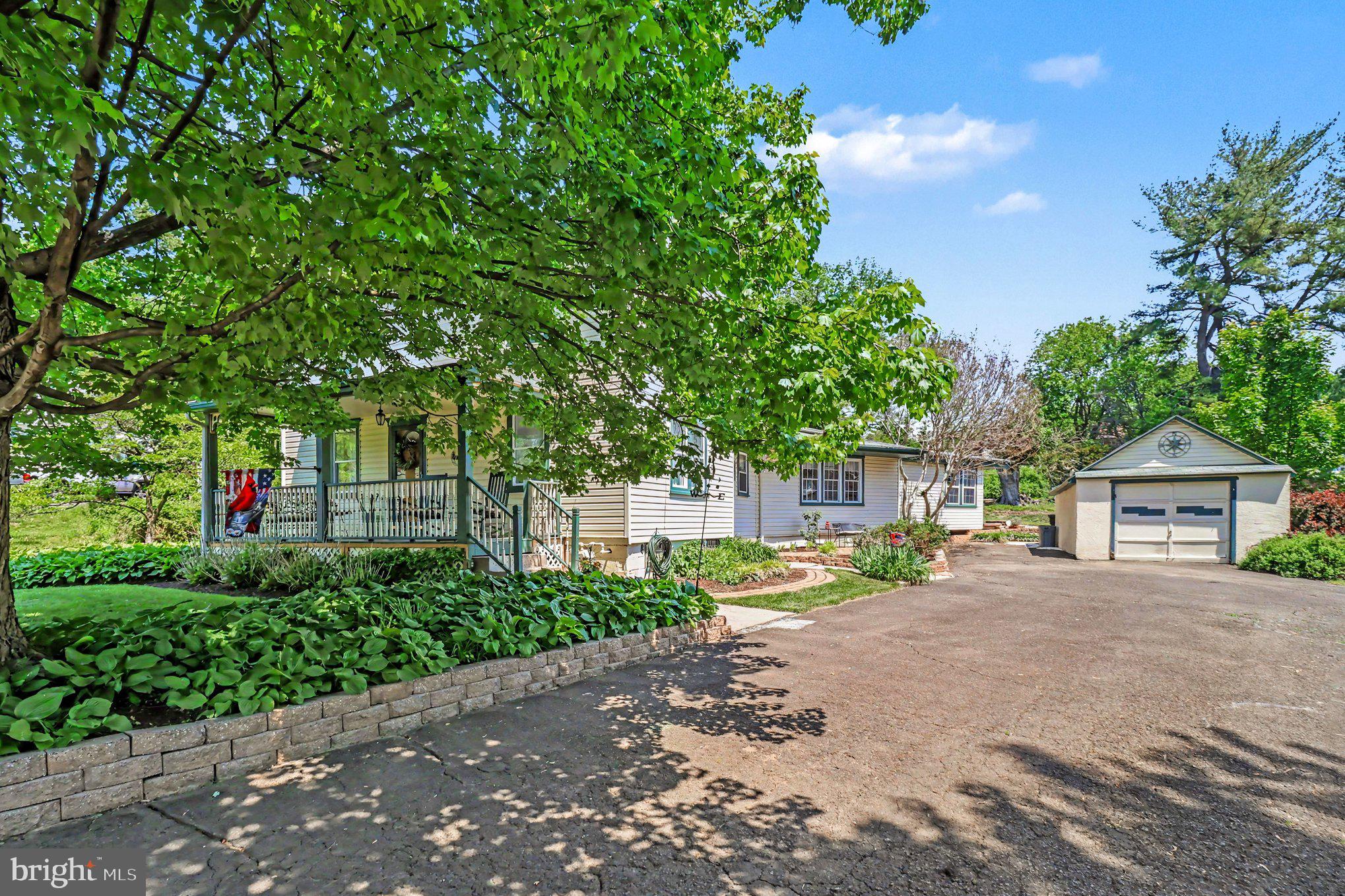 HILLSIDE MANOR - Residential