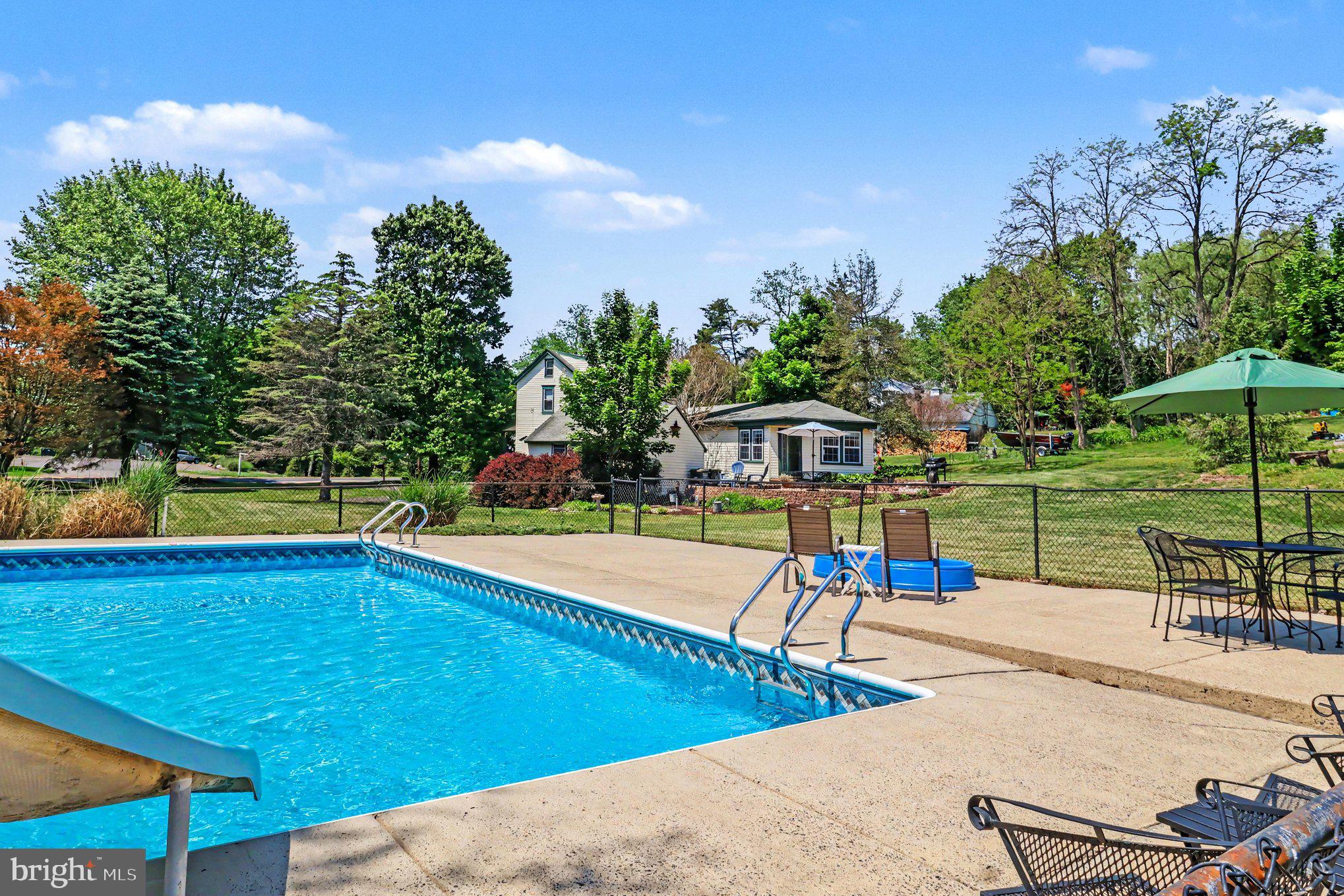 HILLSIDE MANOR - Residential