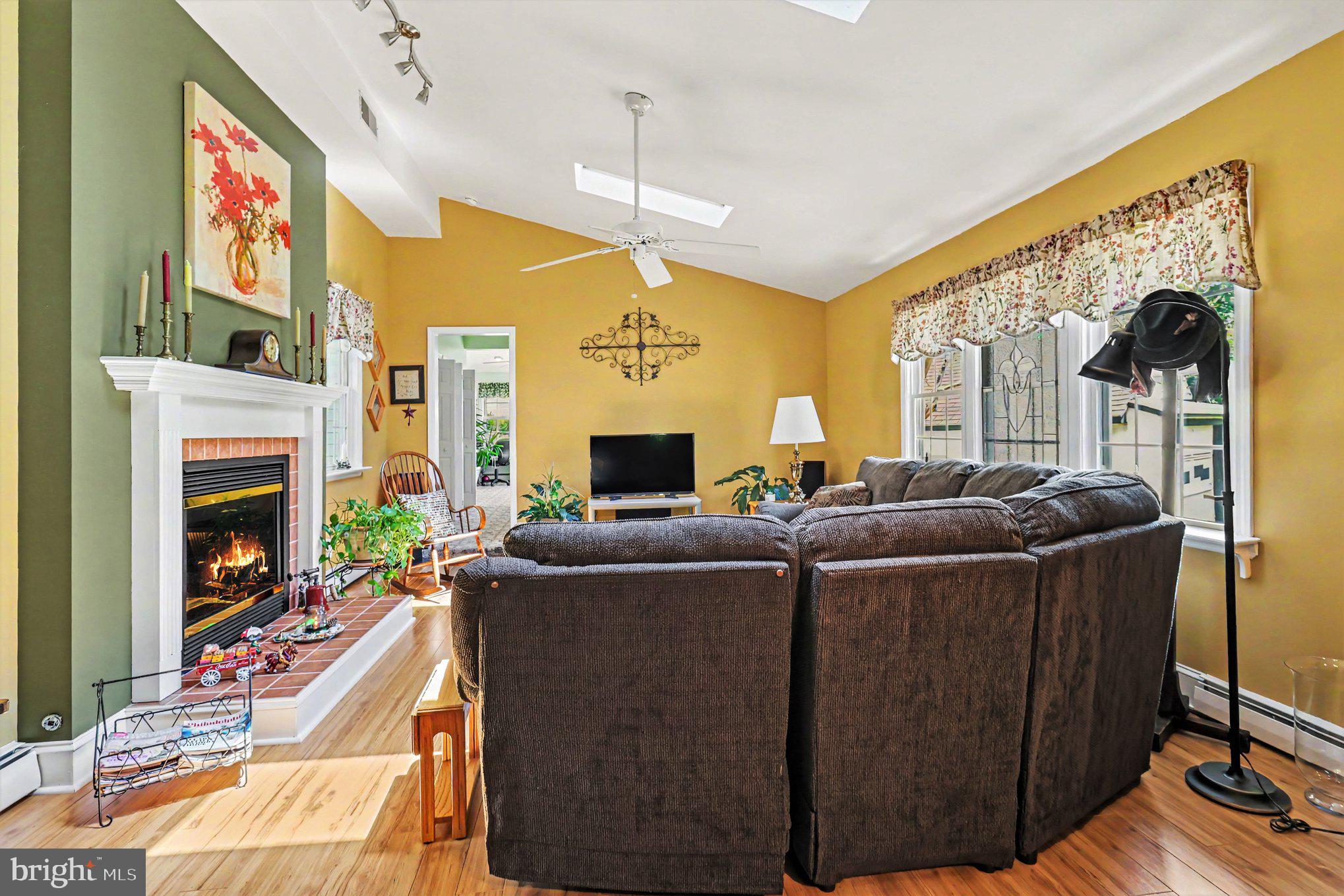 HILLSIDE MANOR - Residential