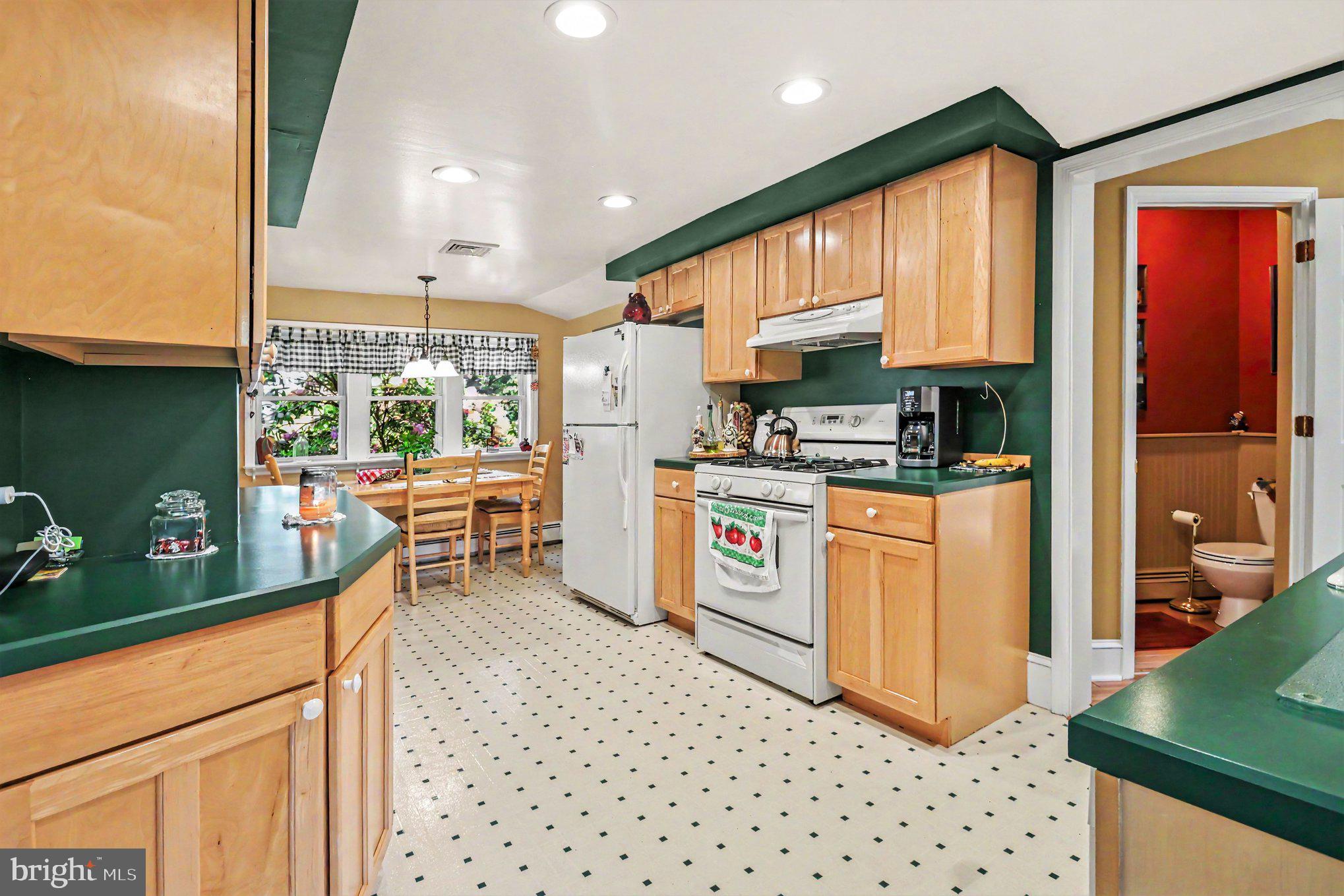 HILLSIDE MANOR - Residential