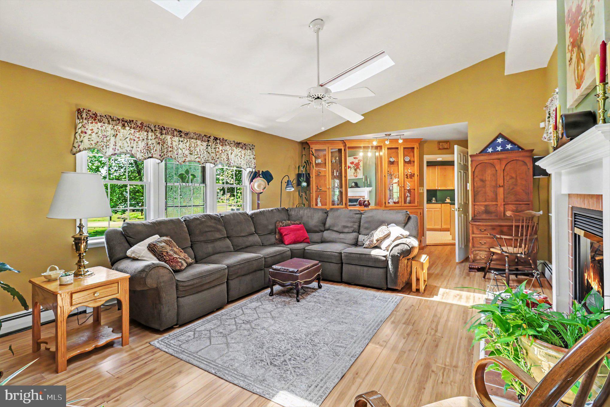 HILLSIDE MANOR - Residential