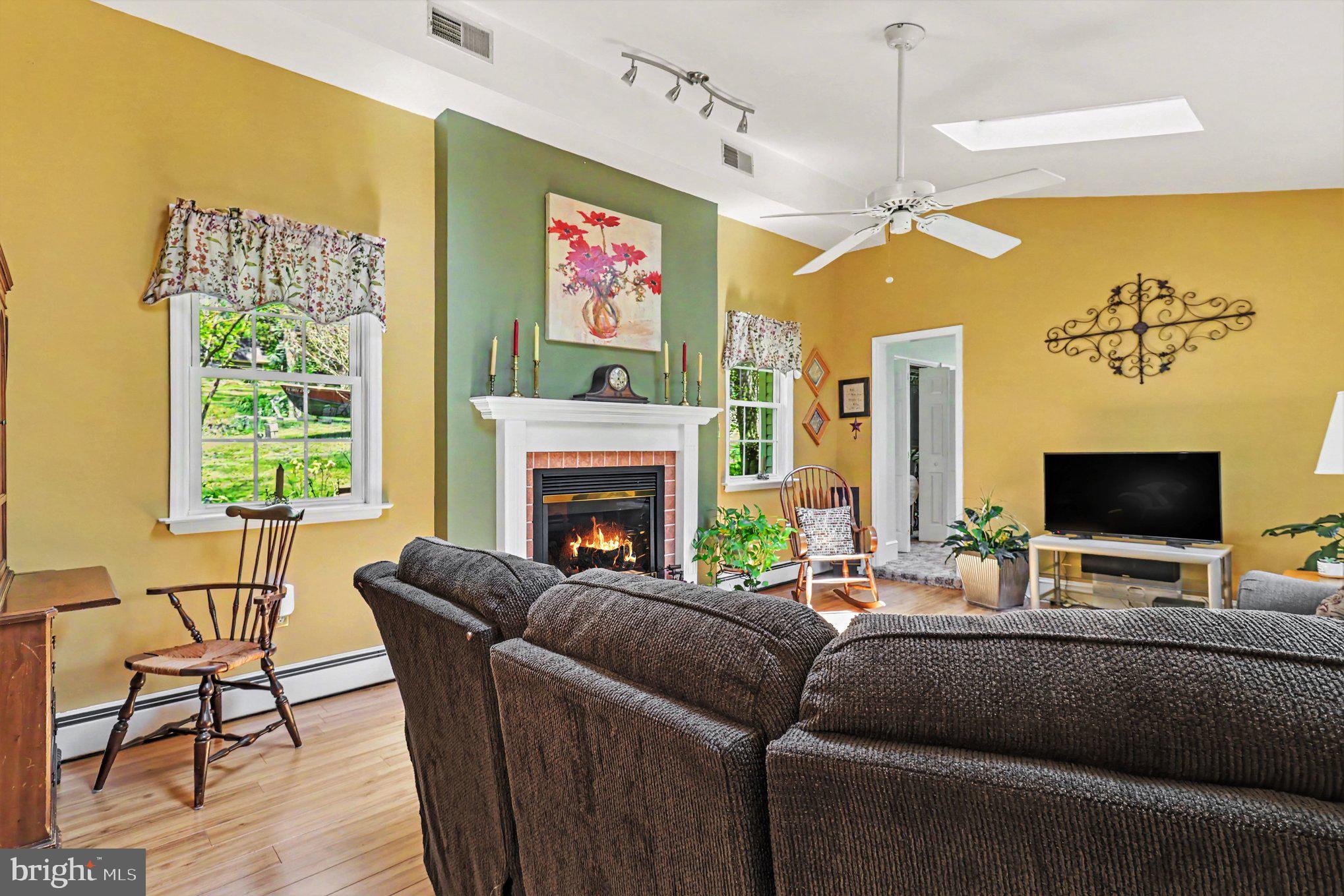 HILLSIDE MANOR - Residential