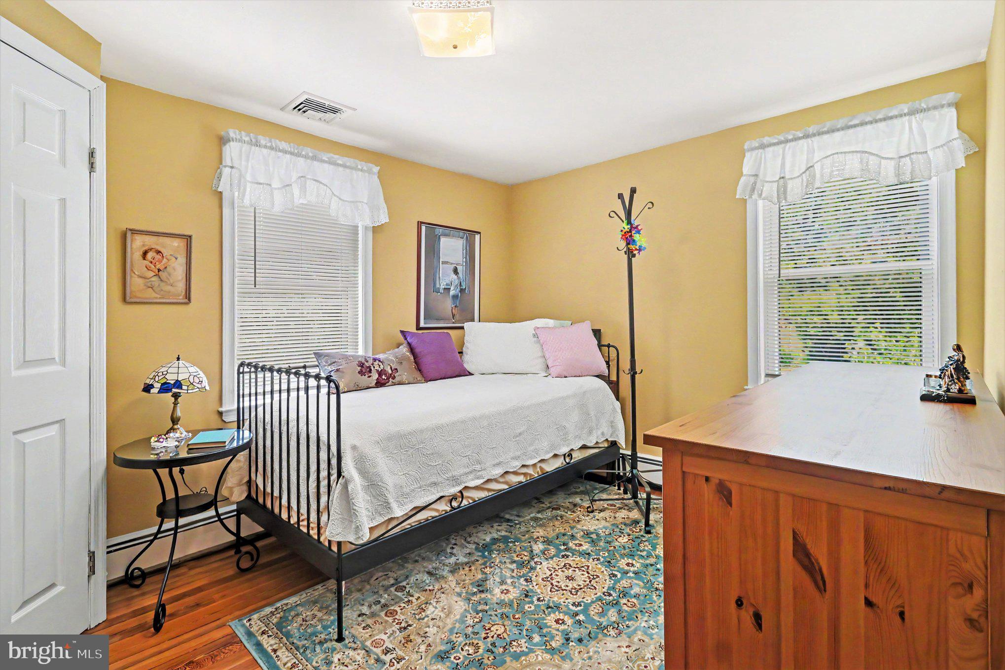 HILLSIDE MANOR - Residential