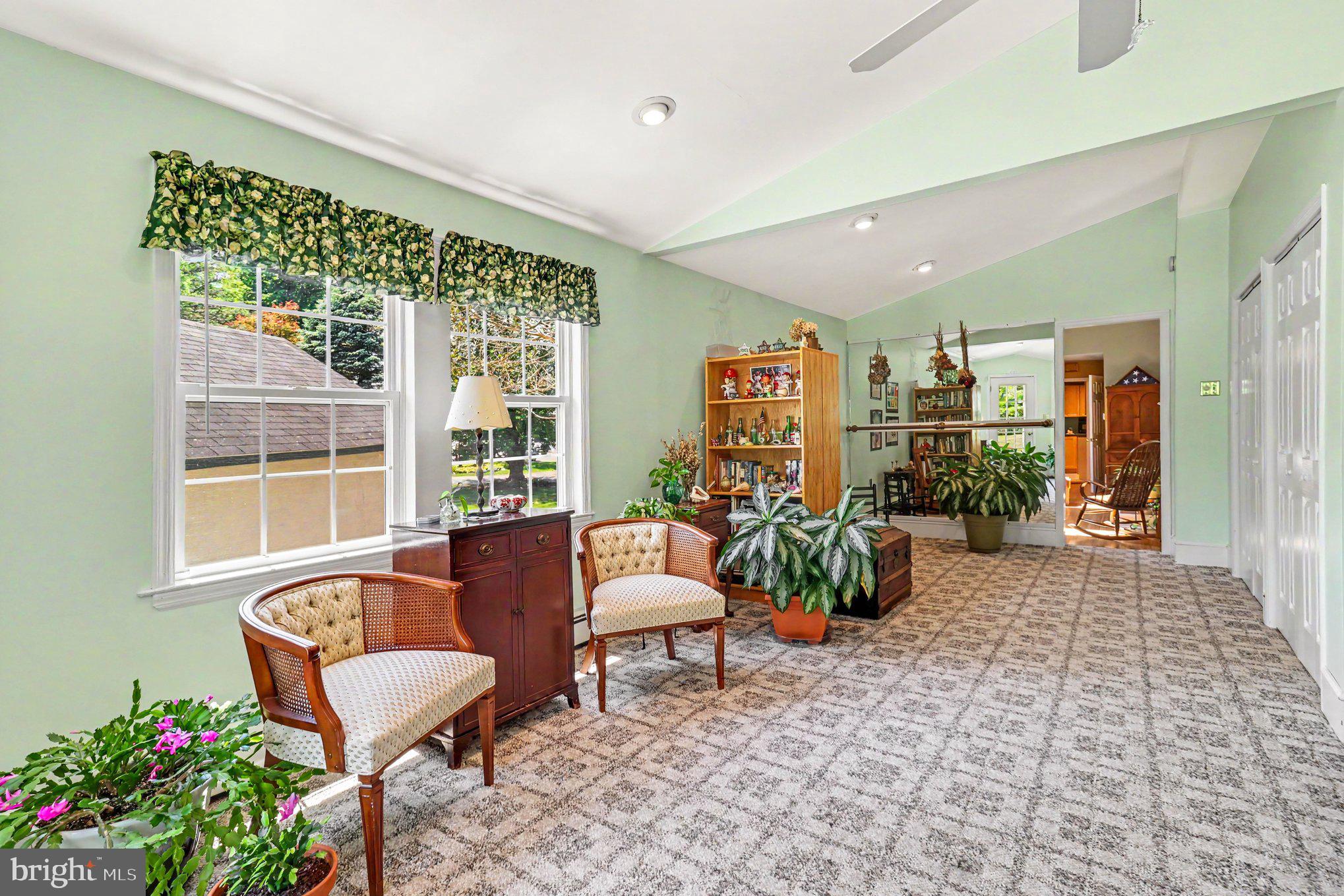 HILLSIDE MANOR - Residential