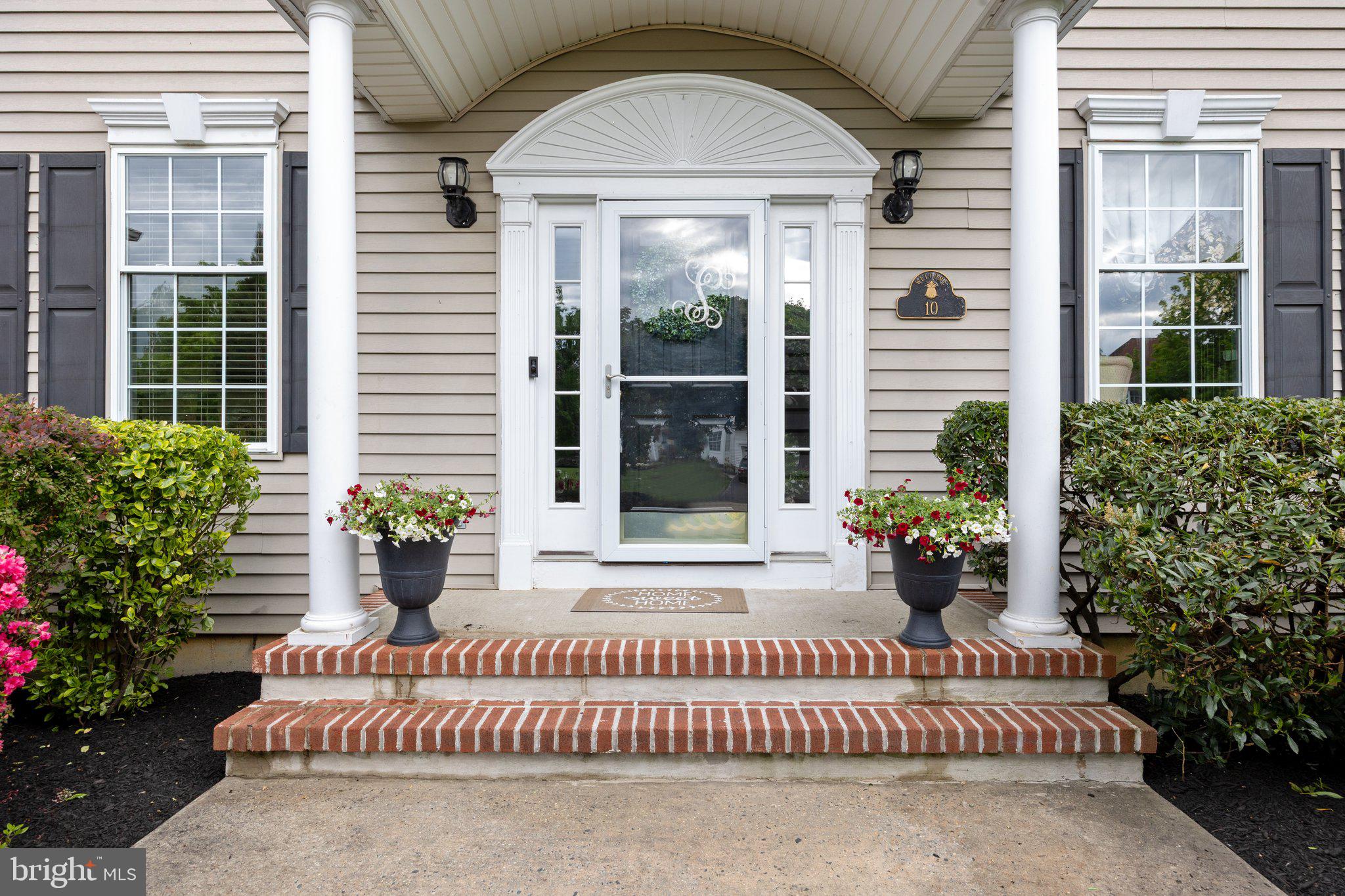 10 CARRIAGE COURT