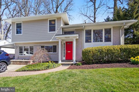 Photo of 7505 WHITTIER BLVD, BETHESDA, MD 20817 (MLS # MDMC2085122)