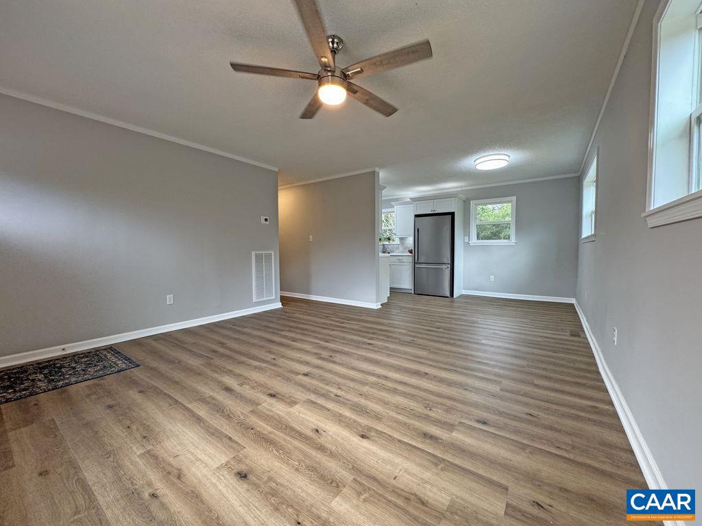 516 TOMS LN