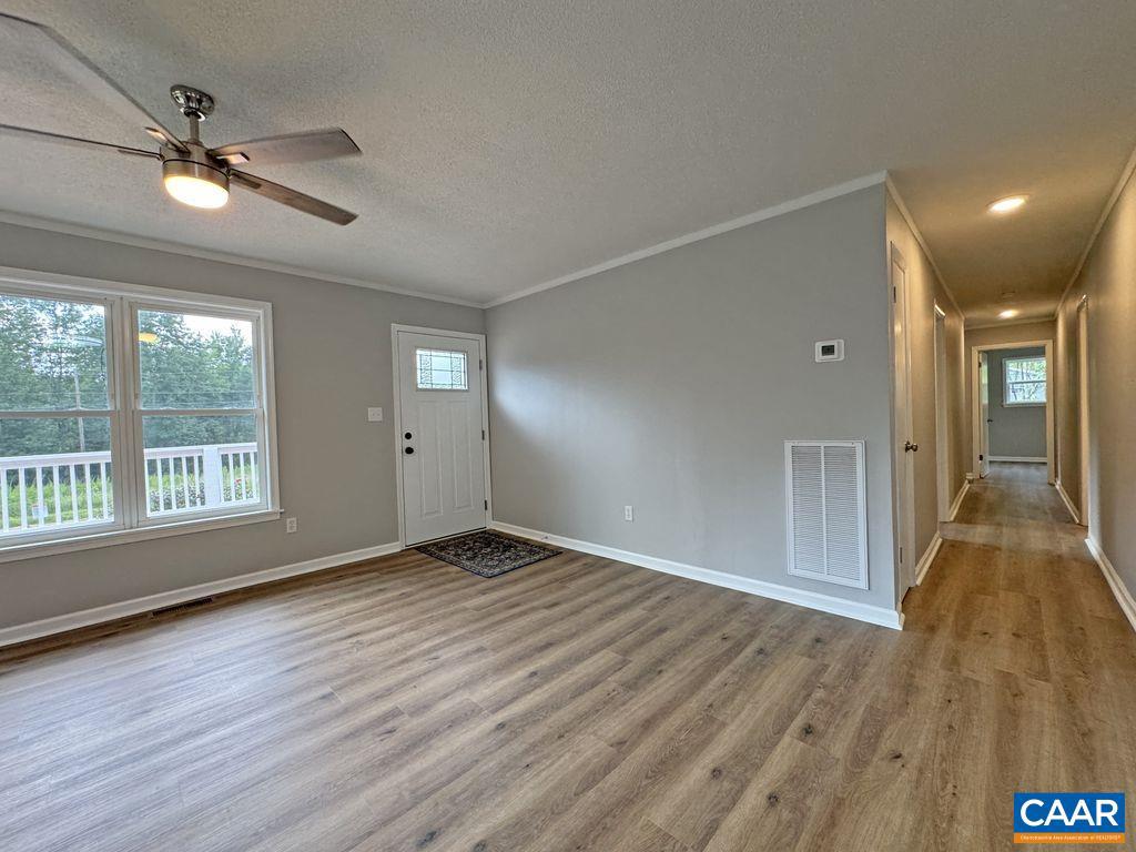 516 TOMS LN