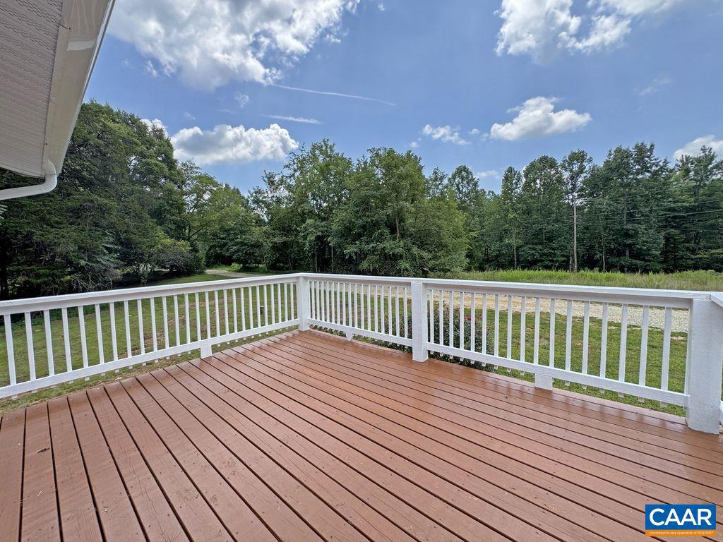 516 TOMS LN