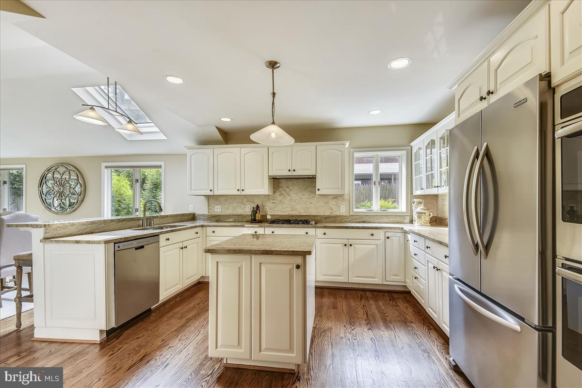 SALONA VILLAGE - Residential