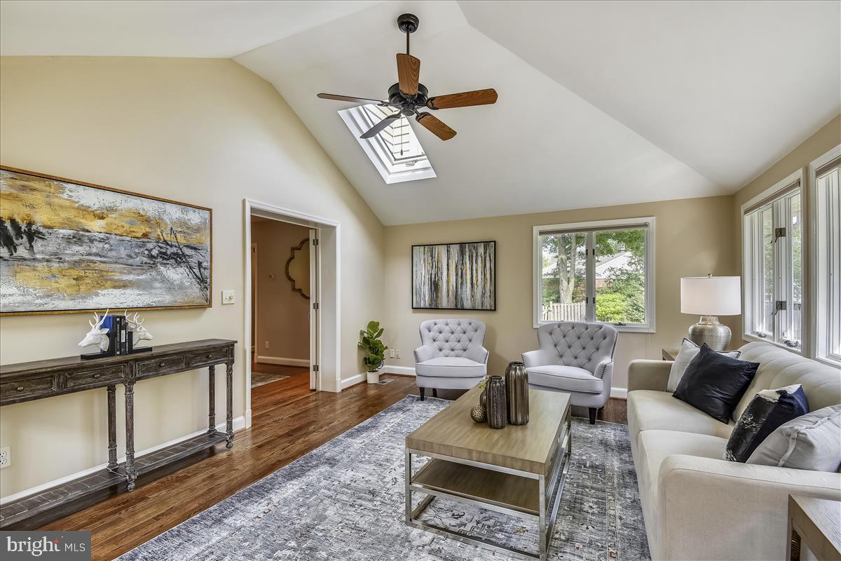 SALONA VILLAGE - Residential