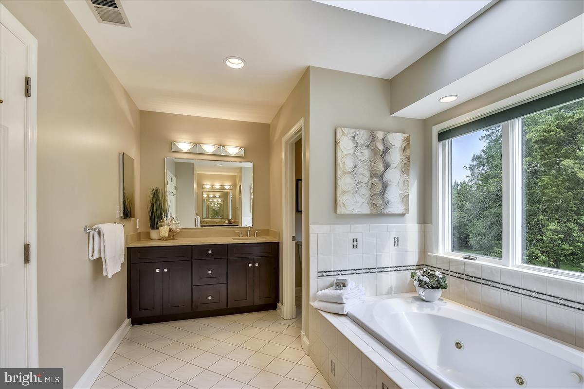 SALONA VILLAGE - Residential