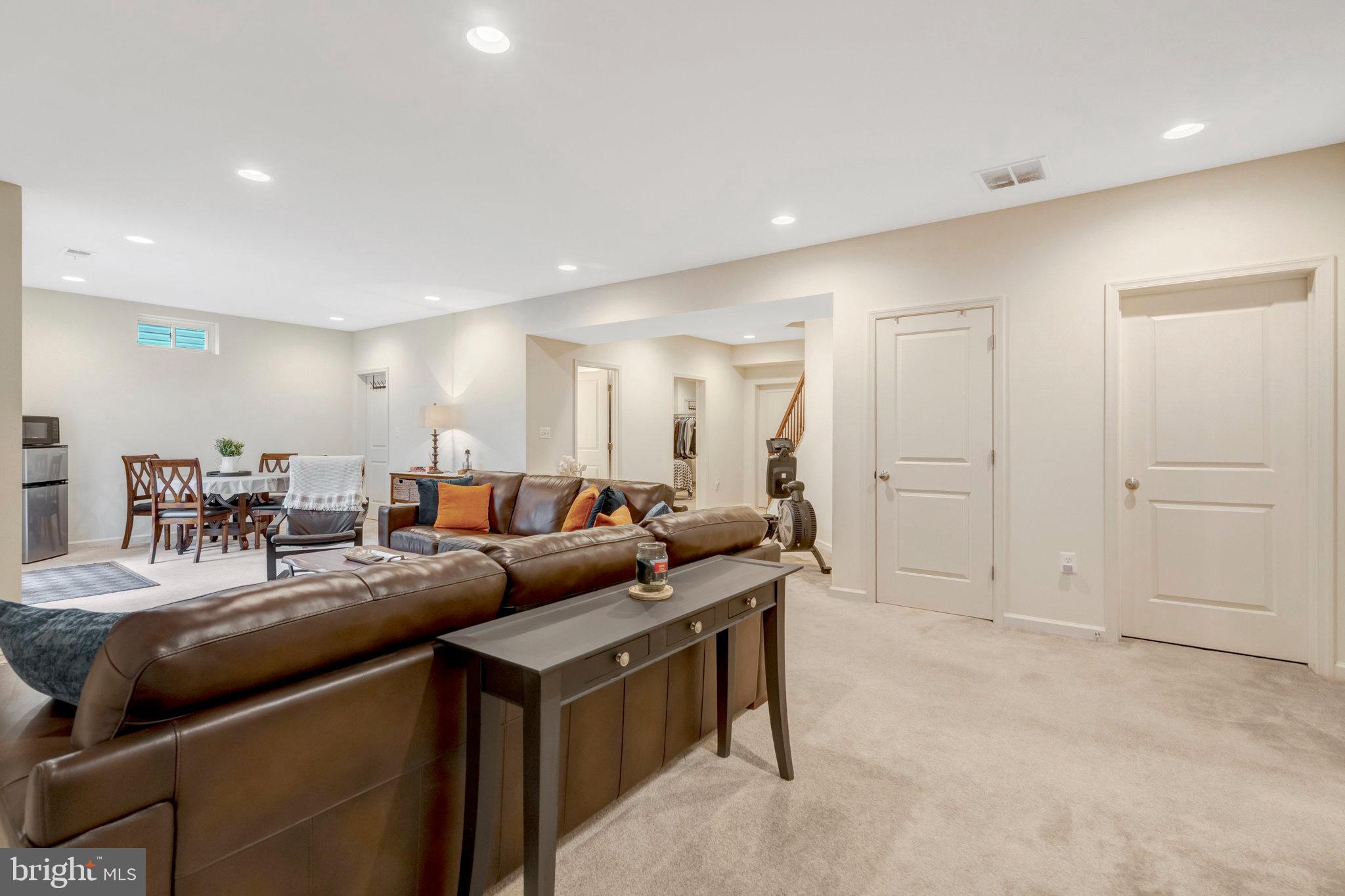 STRATSHIRE CROSSING - Residential