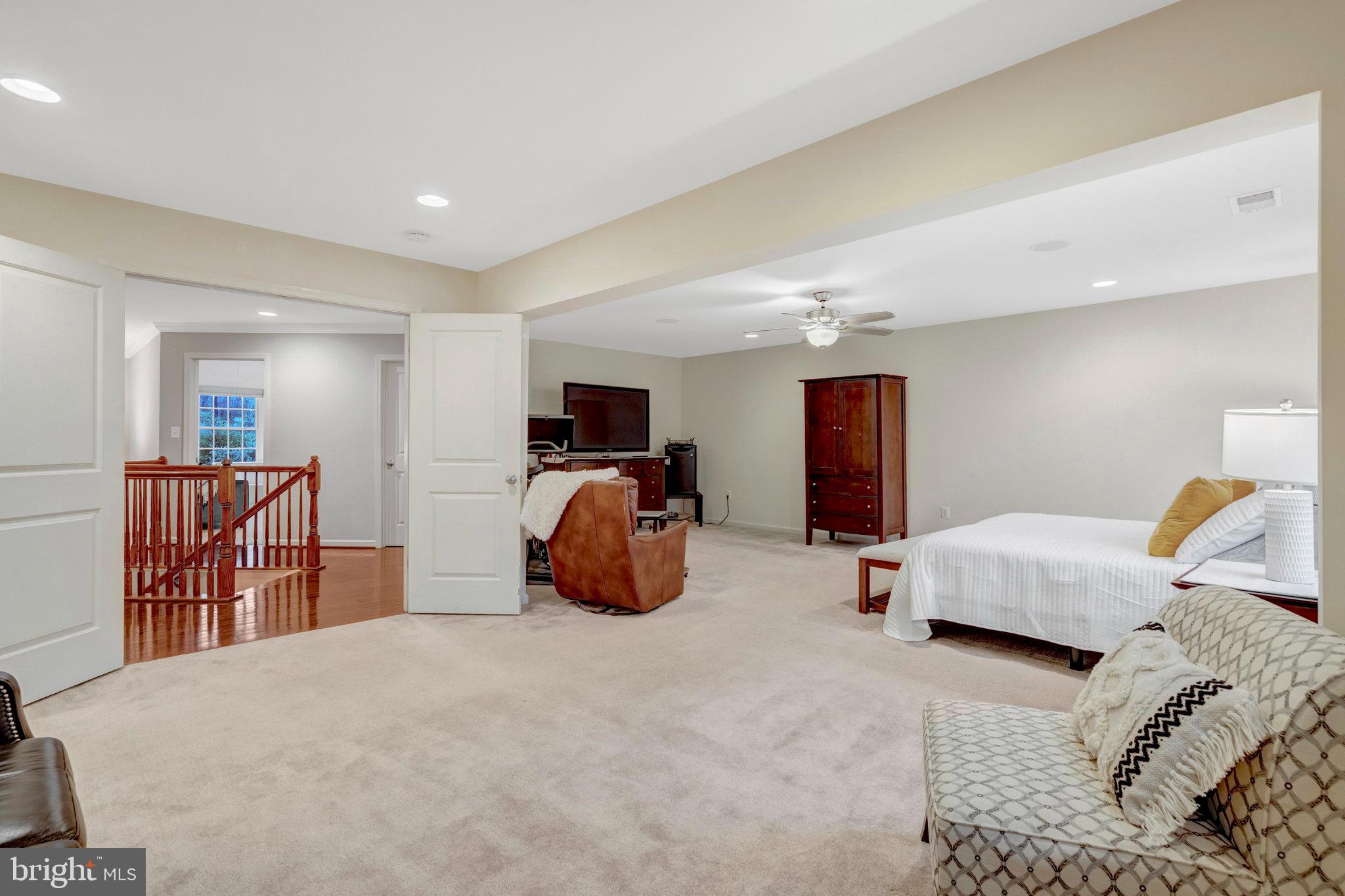 STRATSHIRE CROSSING - Residential