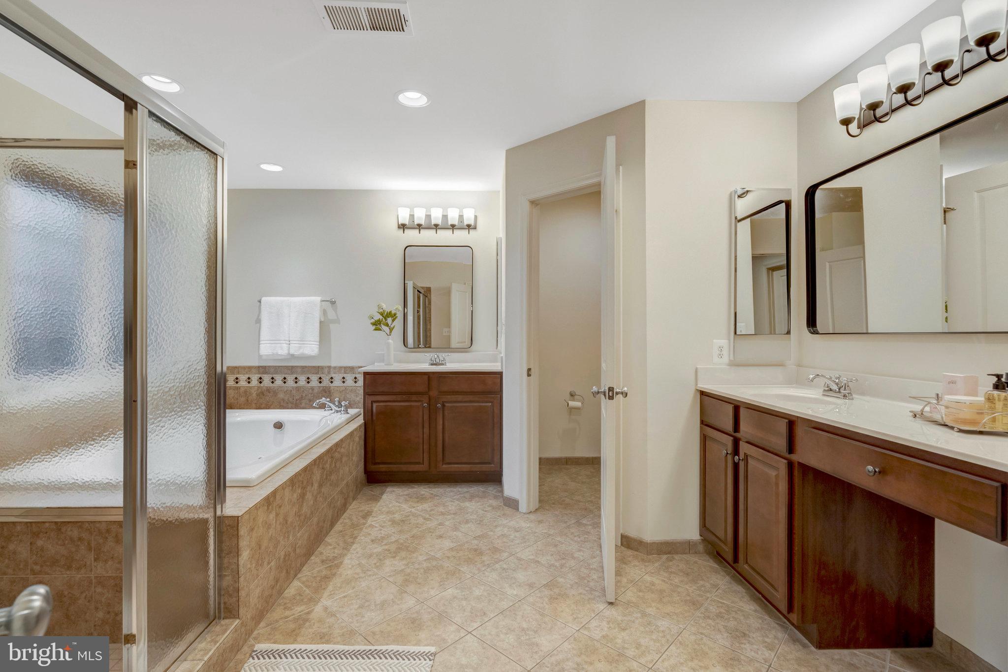 STRATSHIRE CROSSING - Residential