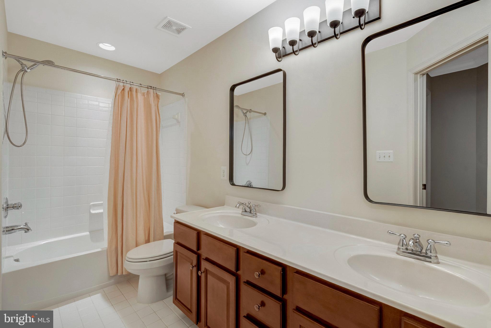 STRATSHIRE CROSSING - Residential