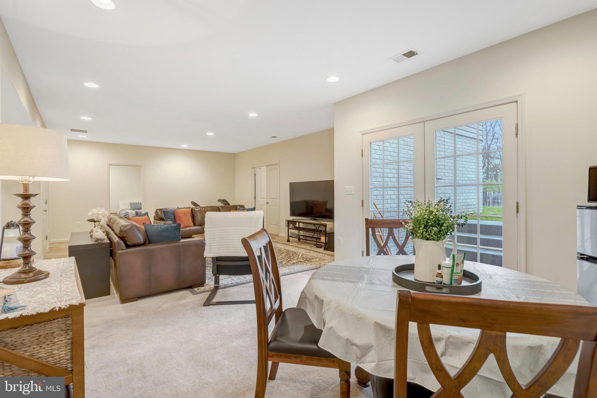 STRATSHIRE CROSSING - Residential