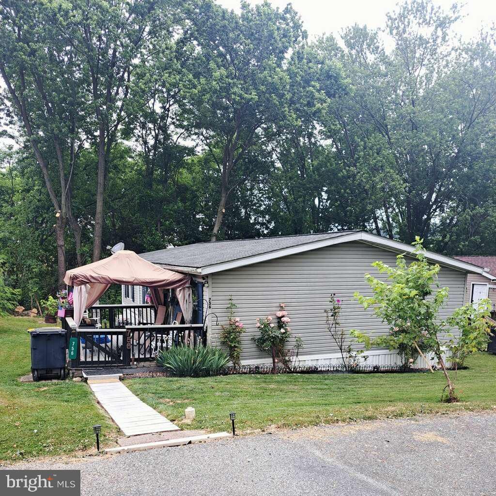 Photo of 756 WILLOW LN, GAP, PA 17527 (MLS # PALA2036264)