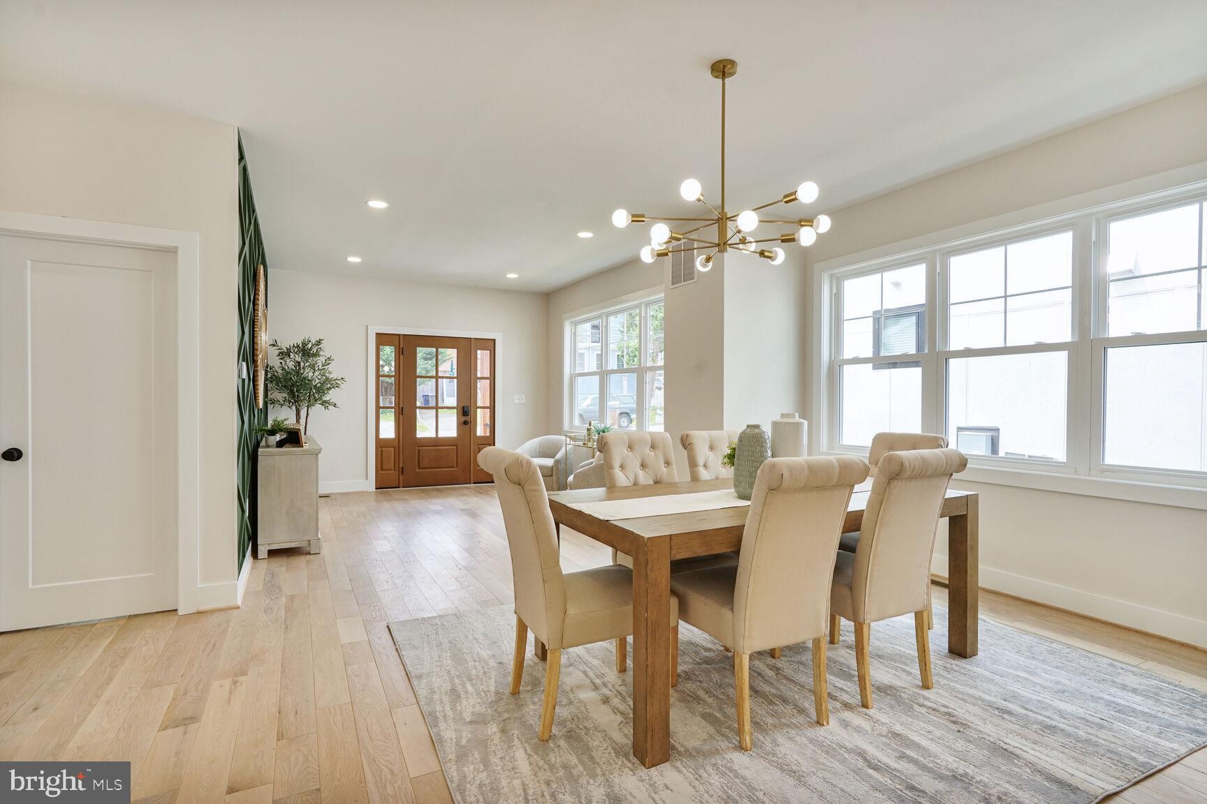 CLARENDON - Residential