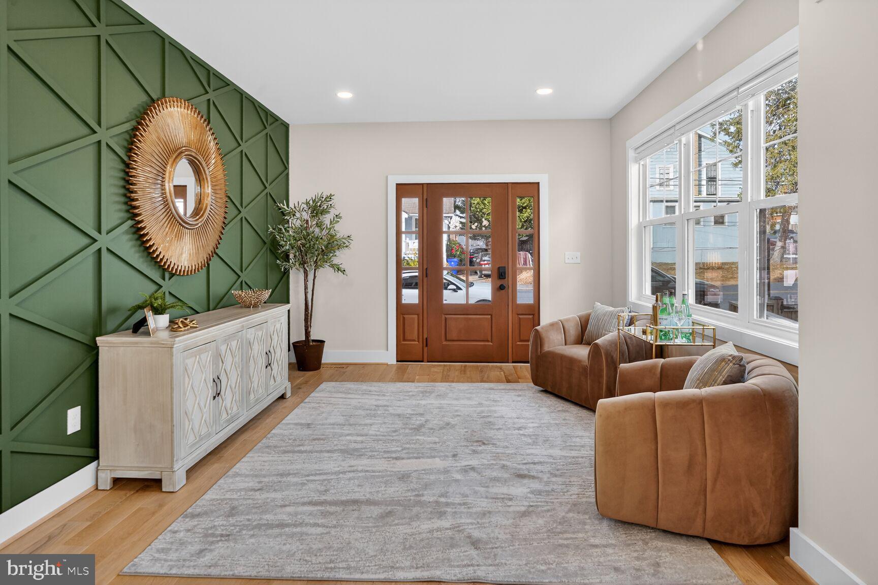 CLARENDON - Residential