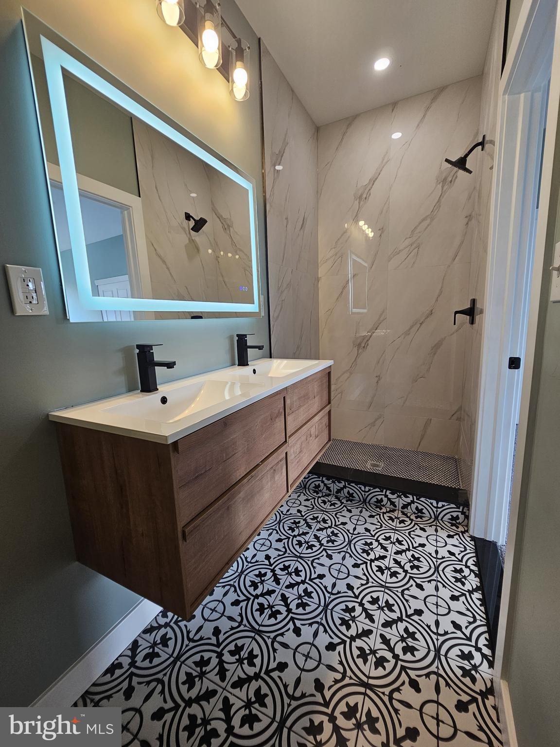 1603 W RUSCOMB STREET