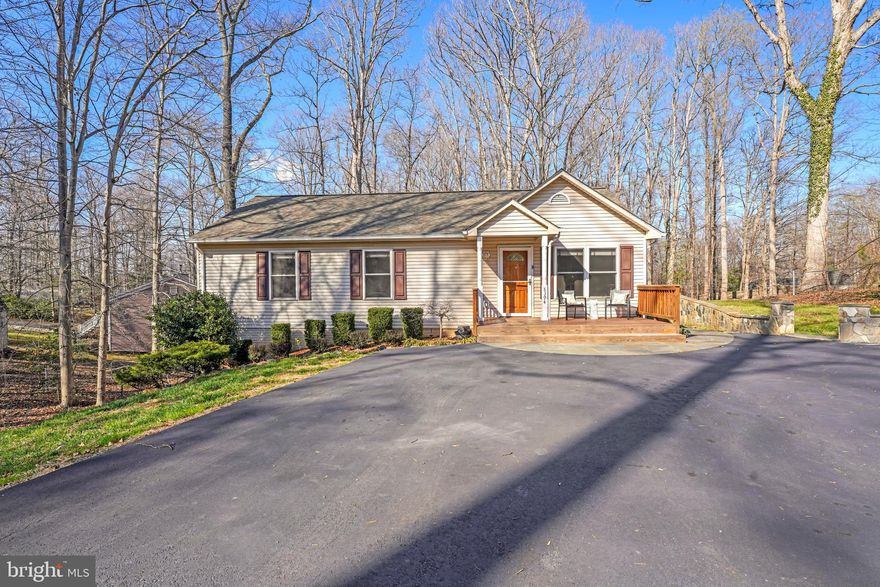 Welcome to this beautifully maintained rambler located in the sought after community of Lake Jackson in Manassas.  Hardwood flooring throughout the entire main level and a fully upgraded kitchen with granite countertop and stainless steeel applianced.  This home features 3 bedrooms and 2 baths on the main level and 2 bonus rooms on the lover level.  A gorgeous stone walkway guides you to the spacious backyard with tons of space for outdoor entertaininng.  Come see beautiful and secluded home!