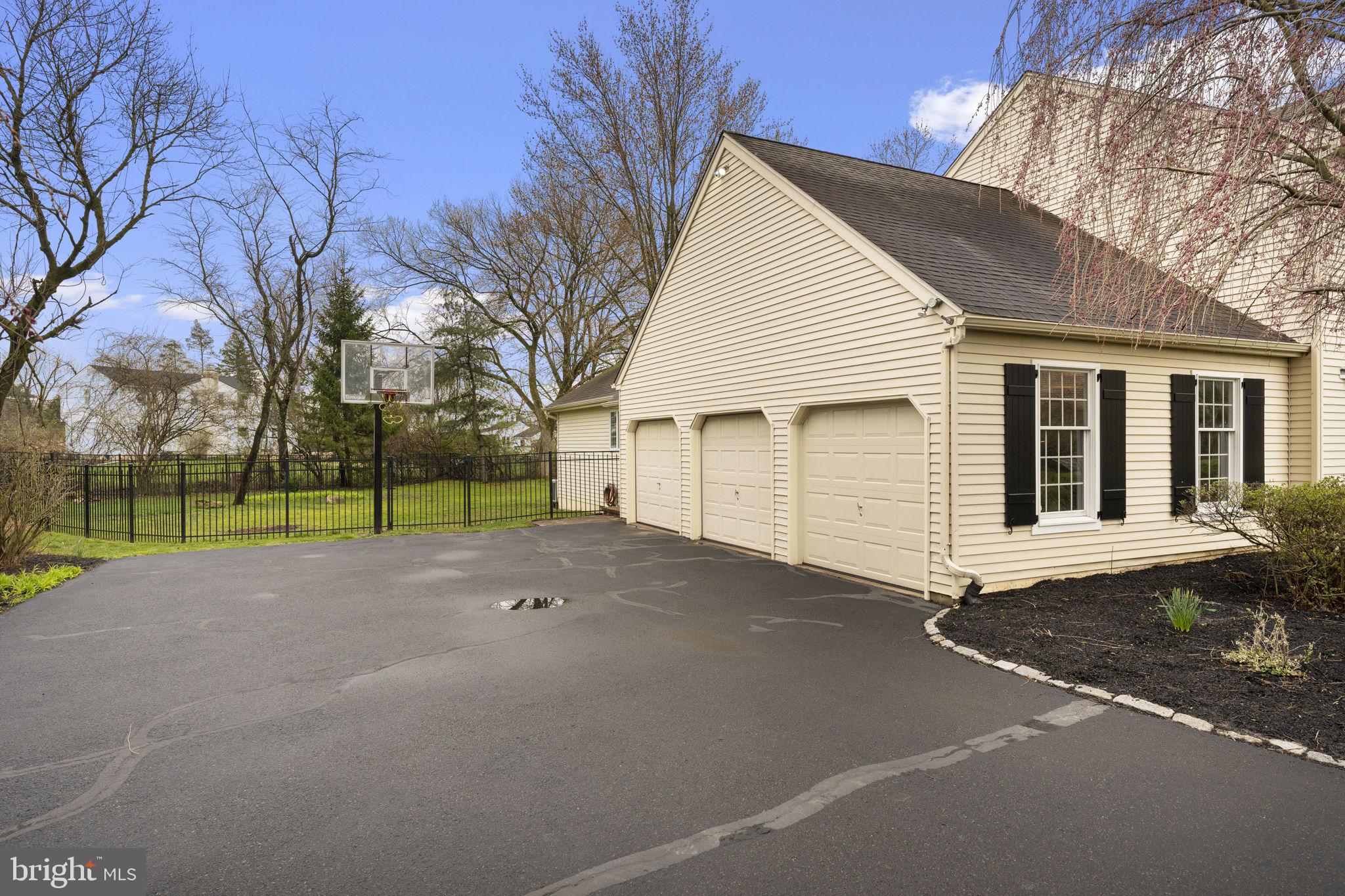 MAPLE GLEN - Residential