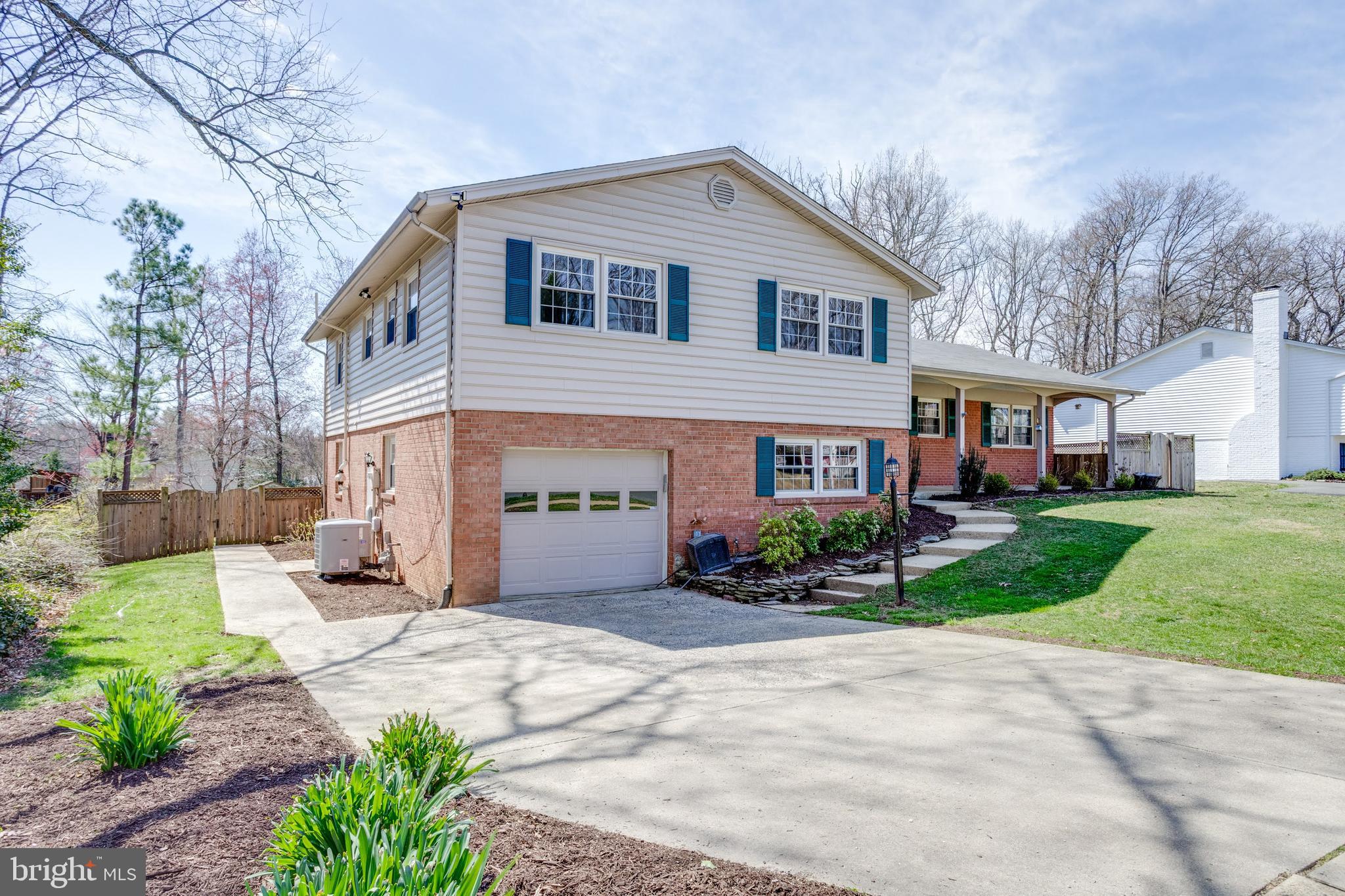 COUNTRY CLUB VIEW - Residential