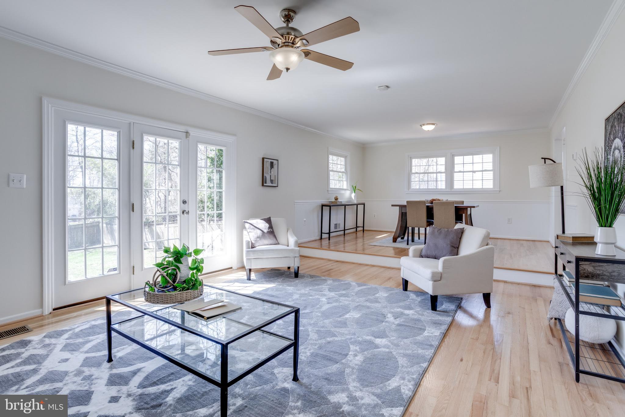 COUNTRY CLUB VIEW - Residential